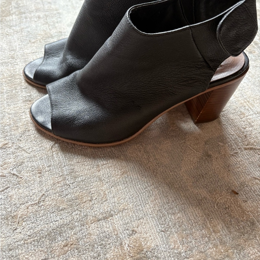 Steve Madden Black Leather Peep Toe Heels - Picture 4 of 4